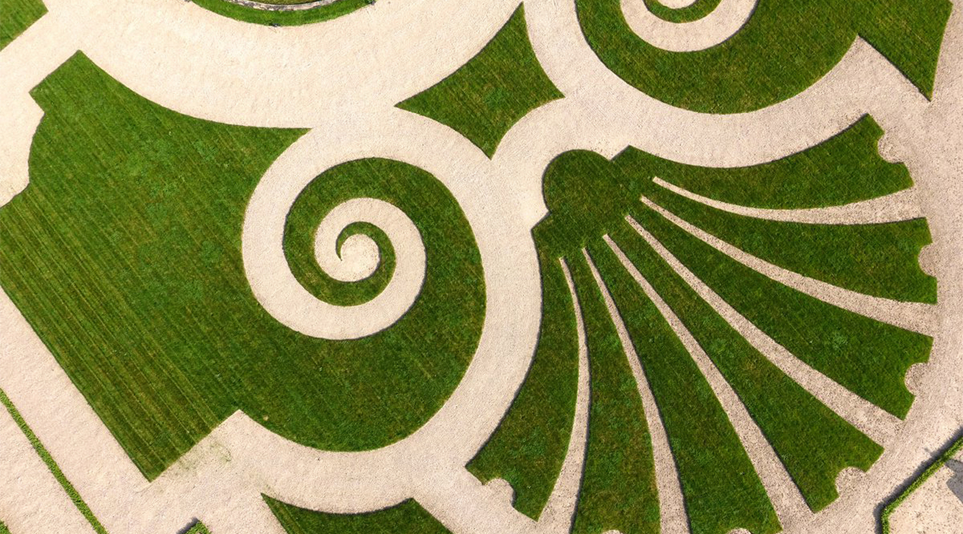 moet chandon paper wrapping gift versailles garden